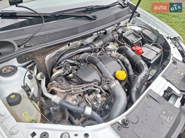 Білий Рено Логан, об'ємом двигуна 1.46 л та пробігом 17 тис. км за 13000 $, фото 22 на Automoto.ua