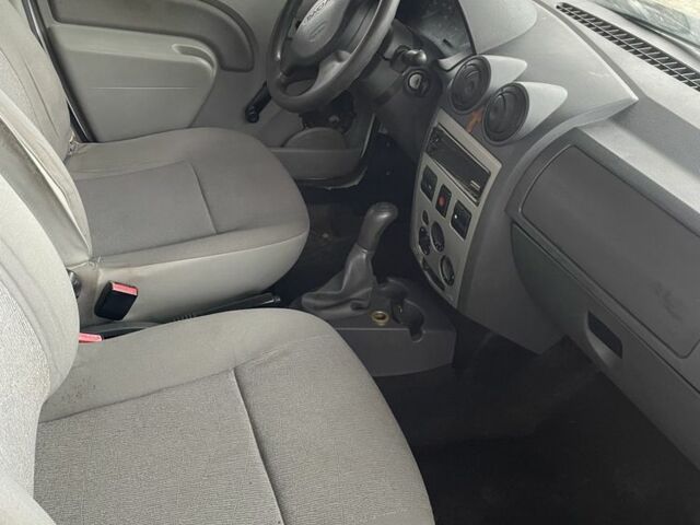 Білий Рено Логан, об'ємом двигуна 1.4 л та пробігом 200 тис. км за 1500 $, фото 4 на Automoto.ua