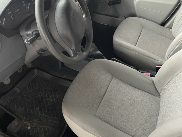 Білий Рено Логан, об'ємом двигуна 1.4 л та пробігом 200 тис. км за 1500 $, фото 6 на Automoto.ua