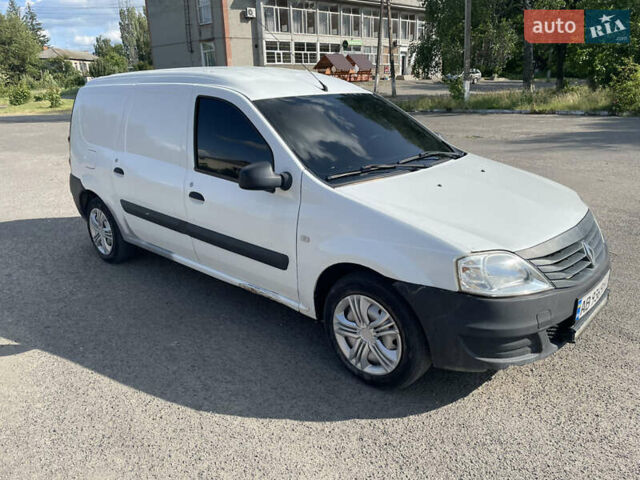 Белый Рено Логан, объемом двигателя 1.6 л и пробегом 262 тыс. км за 3500 $, фото 2 на Automoto.ua