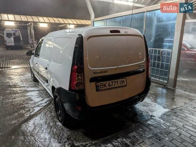 Белый Рено Логан, объемом двигателя 1.5 л и пробегом 320 тыс. км за 4255 $, фото 1 на Automoto.ua