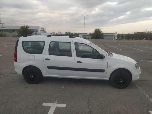 Белый Рено Логан, объемом двигателя 1.5 л и пробегом 247 тыс. км за 4000 $, фото 2 на Automoto.ua