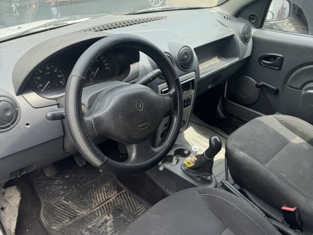 Белый Рено Логан, объемом двигателя 1.6 л и пробегом 222 тыс. км за 2500 $, фото 1 на Automoto.ua