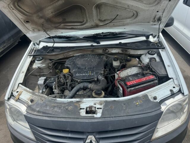 Белый Рено Логан, объемом двигателя 1.6 л и пробегом 222 тыс. км за 2500 $, фото 2 на Automoto.ua