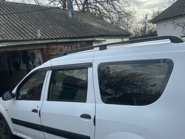 Белый Рено Логан, объемом двигателя 1.5 л и пробегом 300 тыс. км за 5500 $, фото 1 на Automoto.ua