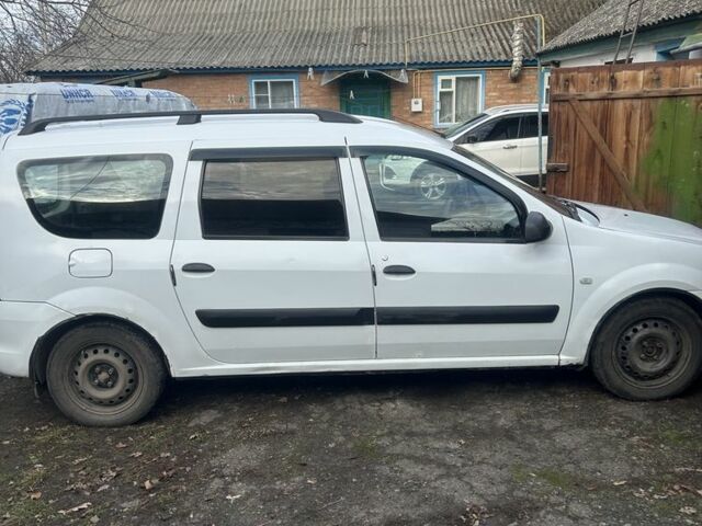 Белый Рено Логан, объемом двигателя 1.5 л и пробегом 300 тыс. км за 5500 $, фото 2 на Automoto.ua