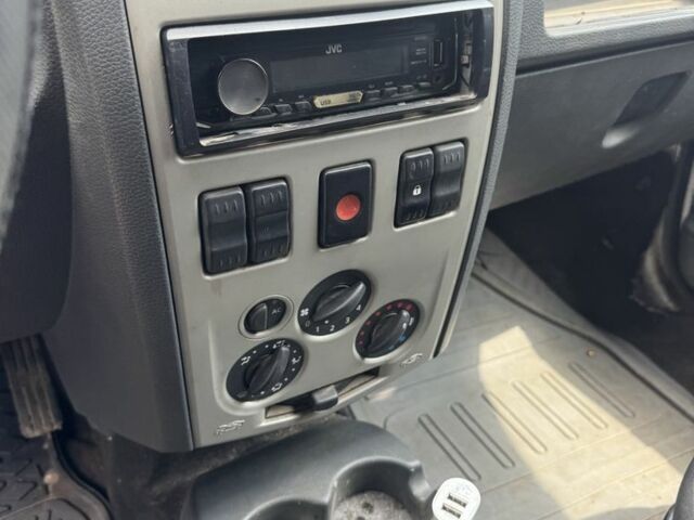 Белый Рено Логан, объемом двигателя 1.6 л и пробегом 222 тыс. км за 2500 $, фото 3 на Automoto.ua