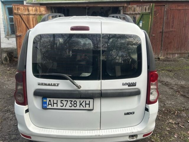 Белый Рено Логан, объемом двигателя 1.5 л и пробегом 300 тыс. км за 5500 $, фото 3 на Automoto.ua