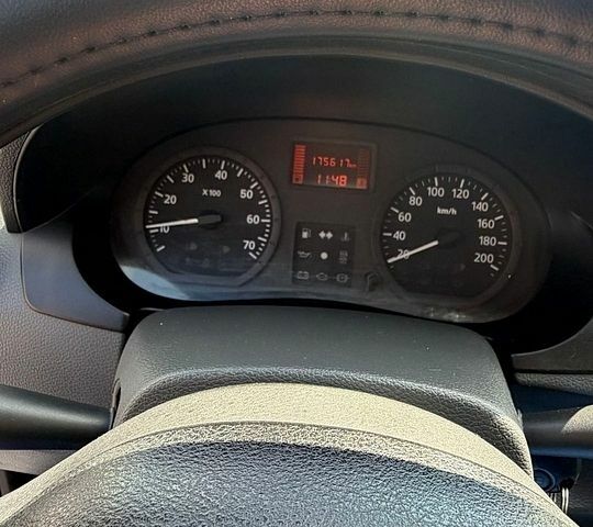 Белый Рено Логан, объемом двигателя 1.6 л и пробегом 175 тыс. км за 5999 $, фото 8 на Automoto.ua
