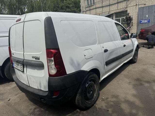 Белый Рено Логан, объемом двигателя 1.6 л и пробегом 222 тыс. км за 2500 $, фото 7 на Automoto.ua