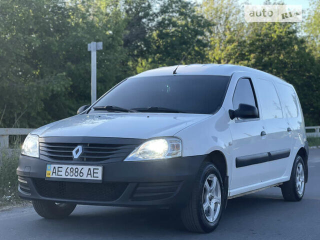 Білий Рено Логан, об'ємом двигуна 1.6 л та пробігом 180 тис. км за 4999 $, фото 1 на Automoto.ua