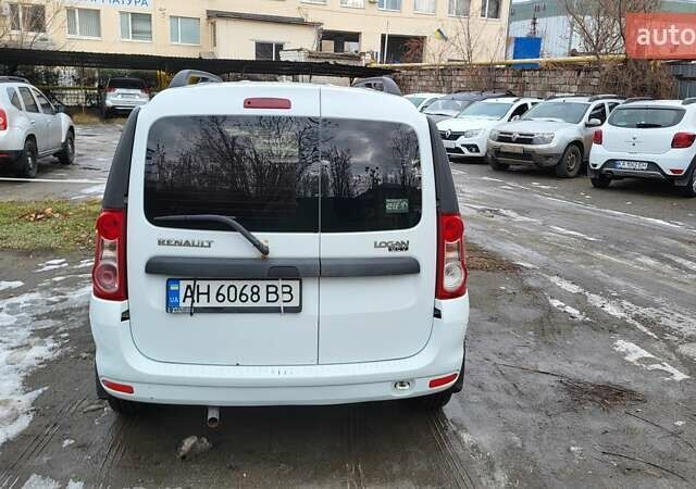 Белый Рено Логан, объемом двигателя 1.6 л и пробегом 300 тыс. км за 4950 $, фото 3 на Automoto.ua