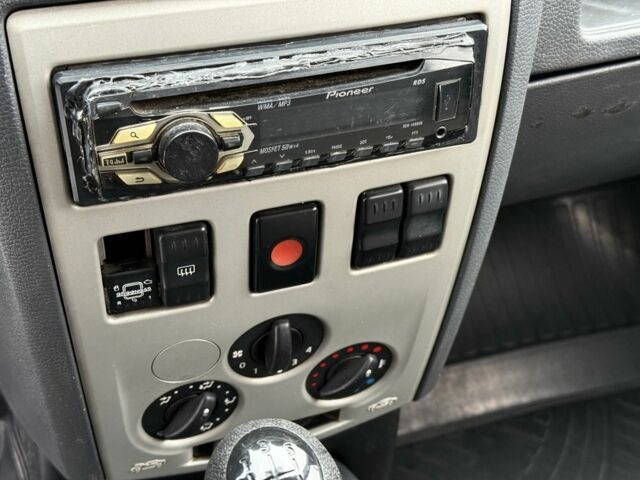 Белый Рено Логан, объемом двигателя 1.6 л и пробегом 219 тыс. км за 5475 $, фото 15 на Automoto.ua