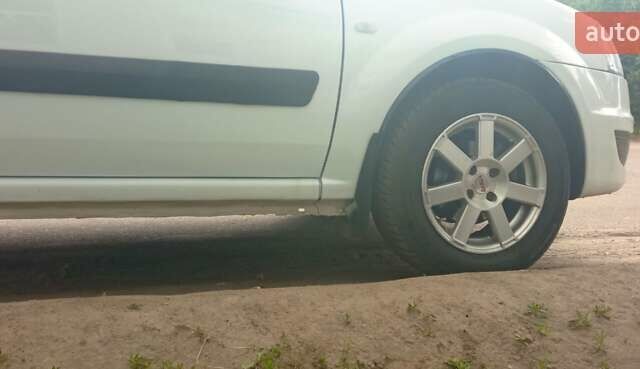 Білий Рено Логан, об'ємом двигуна 1.6 л та пробігом 184 тис. км за 6000 $, фото 11 на Automoto.ua