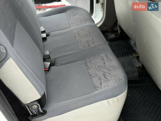 Белый Рено Логан, объемом двигателя 1.6 л и пробегом 219 тыс. км за 4699 $, фото 12 на Automoto.ua