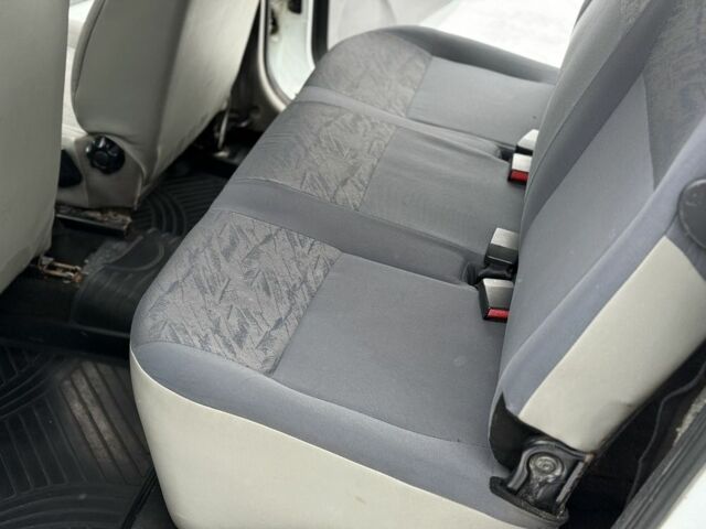 Белый Рено Логан, объемом двигателя 1.6 л и пробегом 219 тыс. км за 5475 $, фото 10 на Automoto.ua