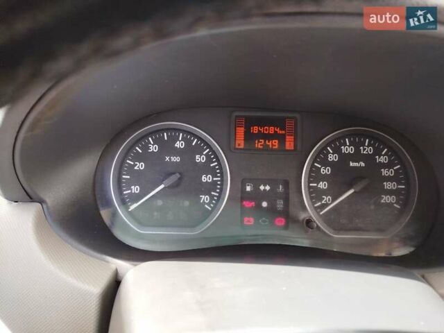 Білий Рено Логан, об'ємом двигуна 1.6 л та пробігом 184 тис. км за 6000 $, фото 8 на Automoto.ua