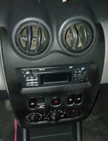 Білий Рено Логан, об'ємом двигуна 1.6 л та пробігом 184 тис. км за 6000 $, фото 26 на Automoto.ua