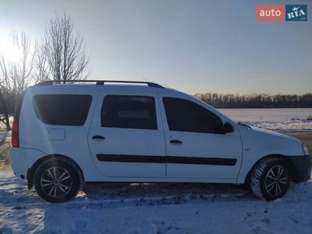 Білий Рено Логан, об'ємом двигуна 1.6 л та пробігом 167 тис. км за 5500 $, фото 8 на Automoto.ua