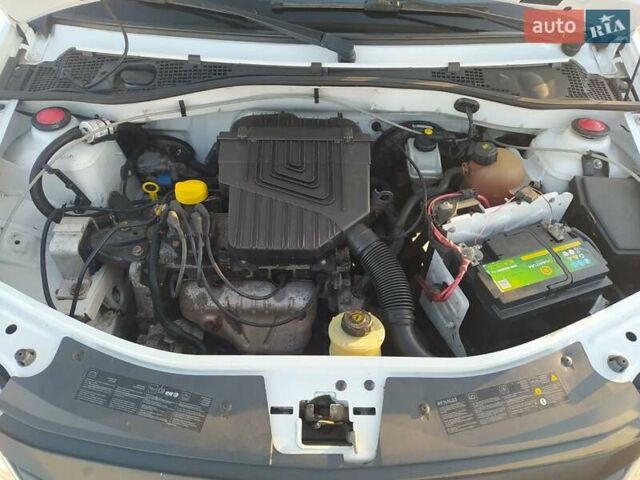 Білий Рено Логан, об'ємом двигуна 1.6 л та пробігом 167 тис. км за 5500 $, фото 10 на Automoto.ua