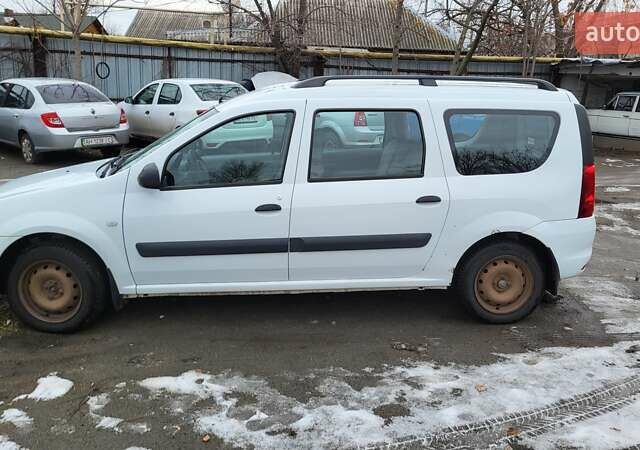 Белый Рено Логан, объемом двигателя 1.6 л и пробегом 300 тыс. км за 4950 $, фото 4 на Automoto.ua