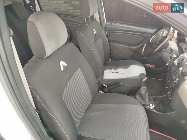 Білий Рено Логан, об'ємом двигуна 1.6 л та пробігом 184 тис. км за 6000 $, фото 25 на Automoto.ua