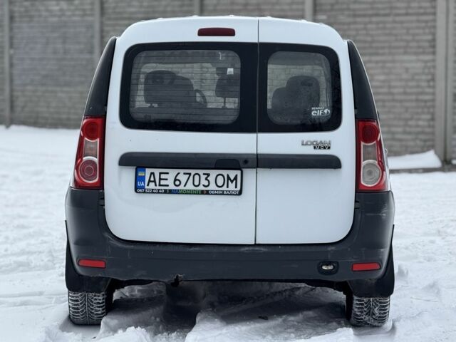 Белый Рено Логан, объемом двигателя 1.6 л и пробегом 219 тыс. км за 5475 $, фото 3 на Automoto.ua