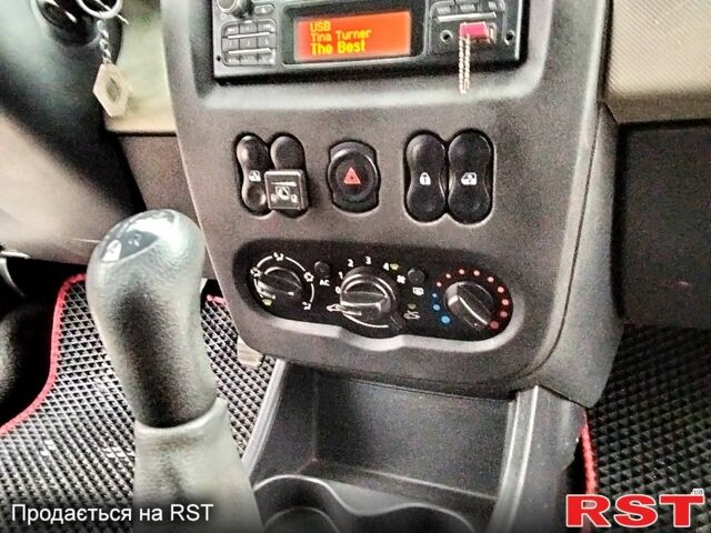 Білий Рено Логан, об'ємом двигуна 1.6 л та пробігом 187 тис. км за 6450 $, фото 12 на Automoto.ua