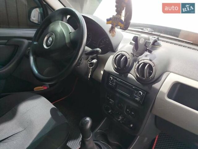 Білий Рено Логан, об'ємом двигуна 1.6 л та пробігом 184 тис. км за 6000 $, фото 24 на Automoto.ua