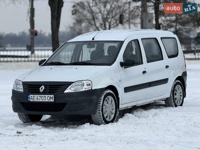 Белый Рено Логан, объемом двигателя 1.6 л и пробегом 219 тыс. км за 4699 $, фото 1 на Automoto.ua