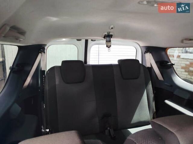 Білий Рено Логан, об'ємом двигуна 1.6 л та пробігом 184 тис. км за 6000 $, фото 32 на Automoto.ua