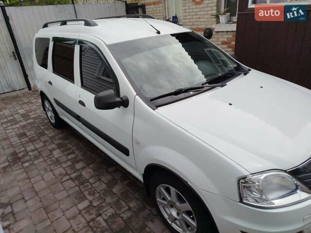 Білий Рено Логан, об'ємом двигуна 1.6 л та пробігом 184 тис. км за 6000 $, фото 5 на Automoto.ua