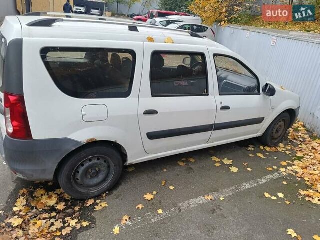 Білий Рено Логан, об'ємом двигуна 1.6 л та пробігом 400 тис. км за 3700 $, фото 3 на Automoto.ua