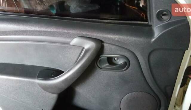 Білий Рено Логан, об'ємом двигуна 1.6 л та пробігом 184 тис. км за 6000 $, фото 21 на Automoto.ua