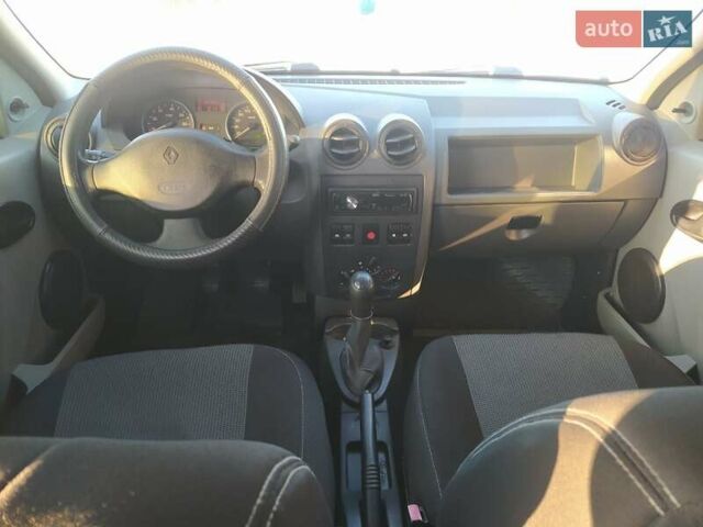 Білий Рено Логан, об'ємом двигуна 1.6 л та пробігом 167 тис. км за 5500 $, фото 11 на Automoto.ua