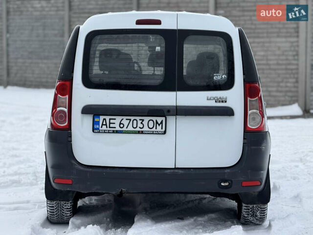 Белый Рено Логан, объемом двигателя 1.6 л и пробегом 219 тыс. км за 4699 $, фото 3 на Automoto.ua