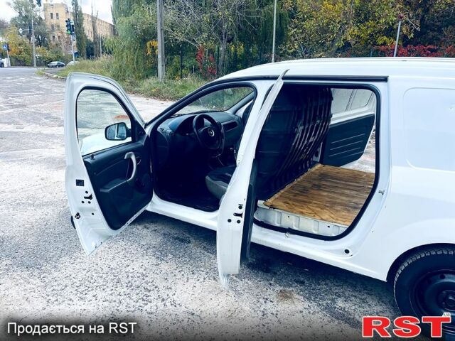 Белый Рено Логан, объемом двигателя 1.5 л и пробегом 298 тыс. км за 3400 $, фото 8 на Automoto.ua
