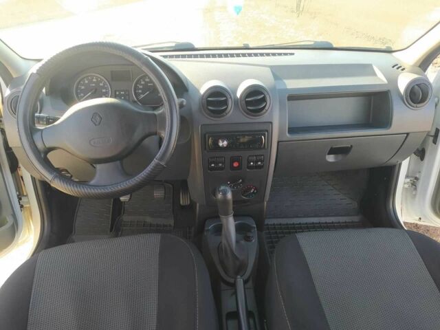 Белый Рено Логан, объемом двигателя 1.6 л и пробегом 167 тыс. км за 5500 $, фото 9 на Automoto.ua