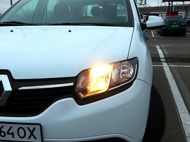 Белый Рено Логан, объемом двигателя 1.1 л и пробегом 205 тыс. км за 6500 $, фото 7 на Automoto.ua