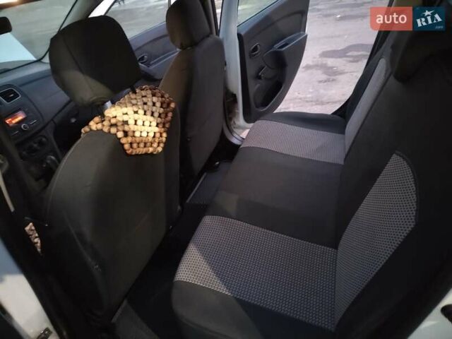 Белый Рено Логан, объемом двигателя 1.15 л и пробегом 93 тыс. км за 7500 $, фото 16 на Automoto.ua