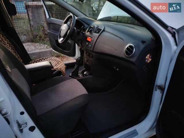 Белый Рено Логан, объемом двигателя 1.15 л и пробегом 93 тыс. км за 7500 $, фото 10 на Automoto.ua