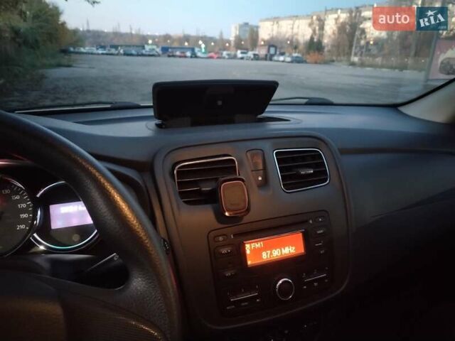 Белый Рено Логан, объемом двигателя 1.15 л и пробегом 93 тыс. км за 7500 $, фото 4 на Automoto.ua