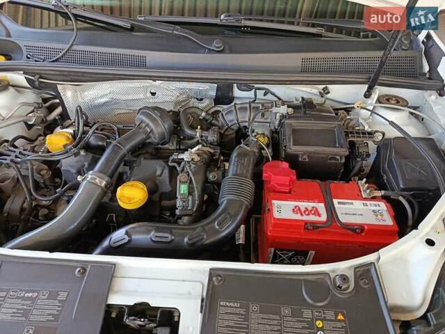 Рено Логан 2014 в Никополе на Automoto.ua Белый Рено Логан, объемом двигателя 1.46 л и пробегом 170 тыс. км за 8700 $, фото 12 на Automoto.ua