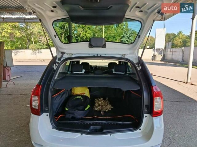 Рено Логан 2014 в Никополе на Automoto.ua Белый Рено Логан, объемом двигателя 1.46 л и пробегом 170 тыс. км за 8700 $, фото 2 на Automoto.ua