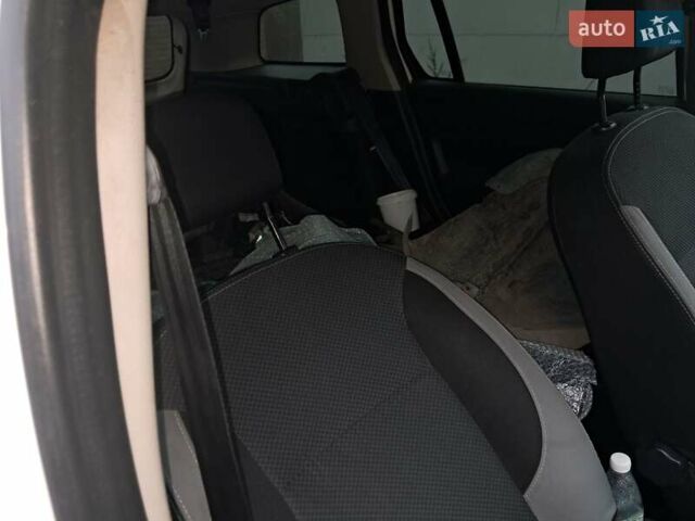 Білий Рено Логан, об'ємом двигуна 0 л та пробігом 250 тис. км за 3600 $, фото 4 на Automoto.ua