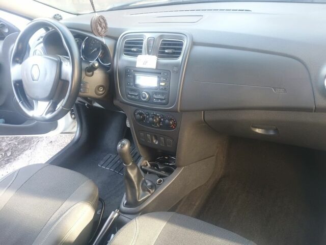 Белый Рено Логан, объемом двигателя 1.5 л и пробегом 200 тыс. км за 6500 $, фото 4 на Automoto.ua