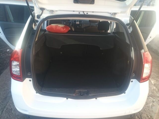 Белый Рено Логан, объемом двигателя 1.5 л и пробегом 200 тыс. км за 6500 $, фото 3 на Automoto.ua