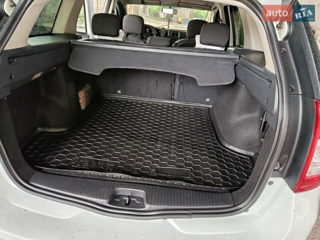 Рено Логан 2014 в Никополе на Automoto.ua Белый Рено Логан, объемом двигателя 1.46 л и пробегом 170 тыс. км за 8700 $, фото 18 на Automoto.ua