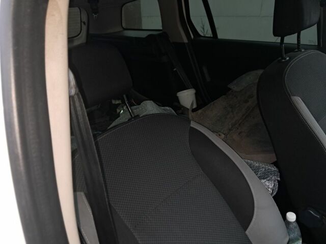 Білий Рено Логан, об'ємом двигуна 1.5 л та пробігом 250 тис. км за 3600 $, фото 3 на Automoto.ua