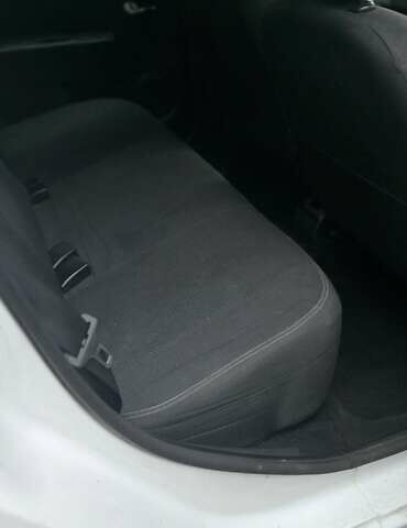 Білий Рено Логан, об'ємом двигуна 1.46 л та пробігом 310 тис. км за 6200 $, фото 10 на Automoto.ua